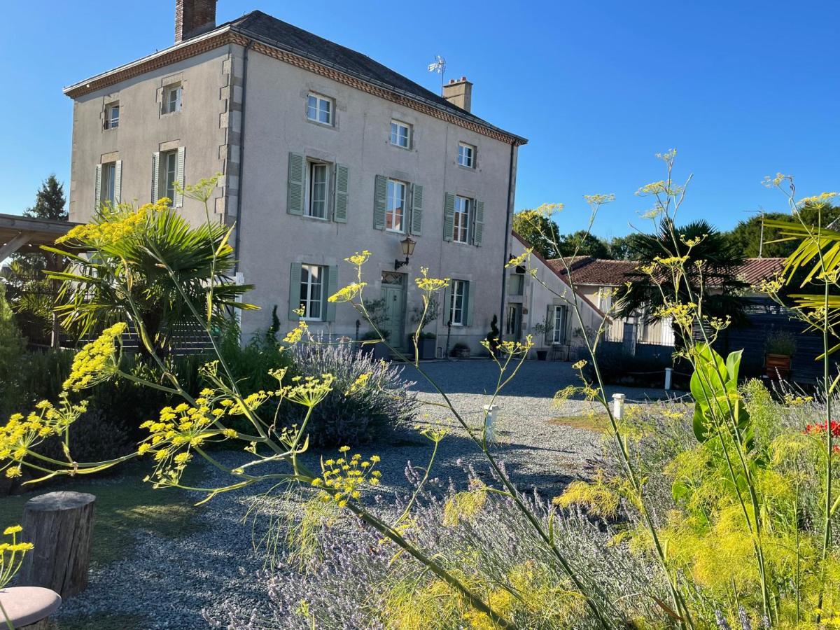 Maison Hirondelles Hotes Mezieres-sur-Issoire Exterior photo